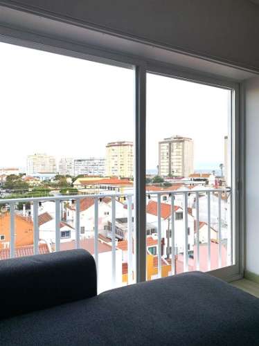 Apartamento T1 no centro da Costa da Caparica para arrendamento.