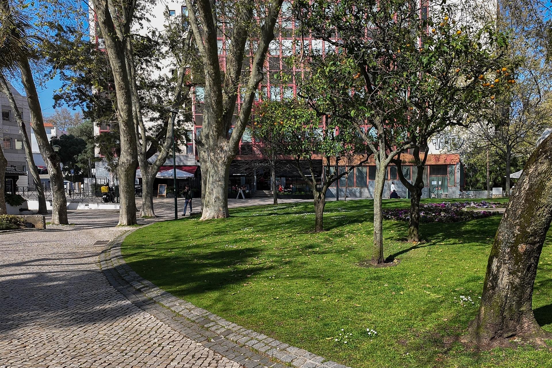Prédio de 5 frações com propriedade horizontal, remodelado no Centro de Cascais.