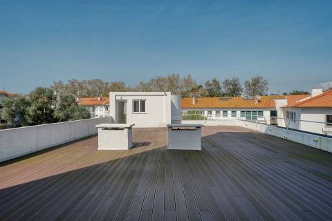 Prédio de 5 frações com propriedade horizontal, remodelado no Centro de Cascais.
