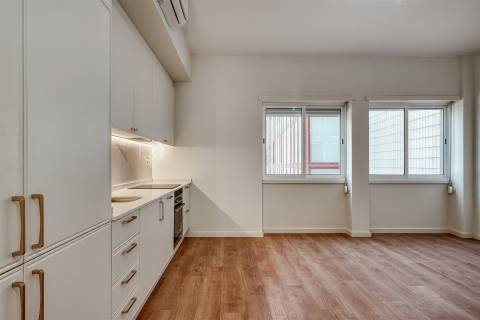 Prédio de 5 frações com propriedade horizontal, remodelado no Centro de Cascais.