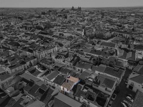 Andar de Moradia T2 com terraço no centro histórico de Évora