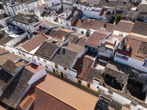 Andar de Moradia T2 com terraço no centro histórico de Évora