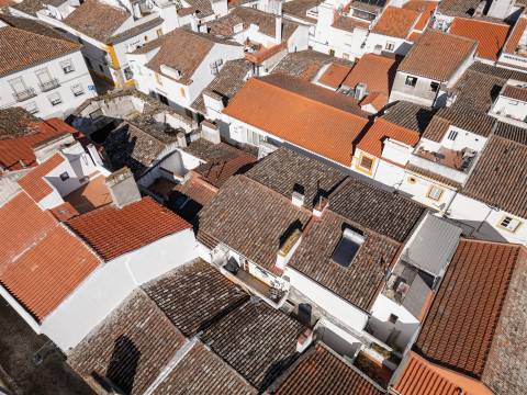 Andar de Moradia T2 com terraço no centro histórico de Évora
