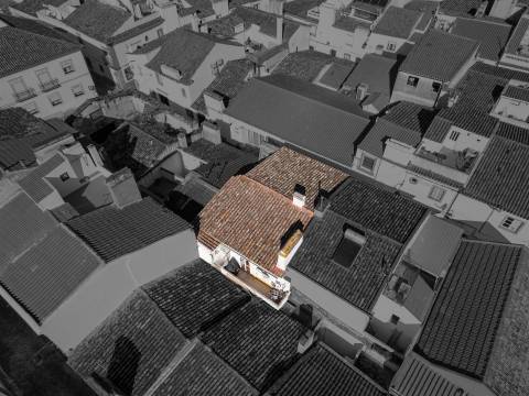 Andar de Moradia T2 com terraço no centro histórico de Évora