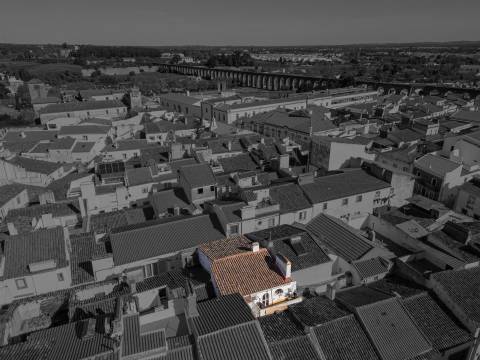 Andar de Moradia T2 com terraço no centro histórico de Évora