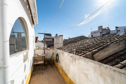 Andar de Moradia T2 com terraço no centro histórico de Évora