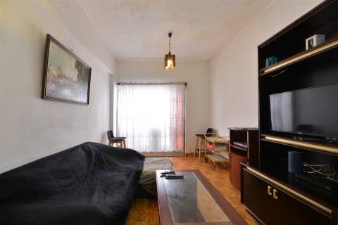 Apartamento T2 para remodelar em Porto Salvo, Oeiras