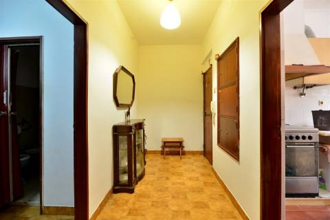 Apartamento T2 para remodelar em Porto Salvo, Oeiras