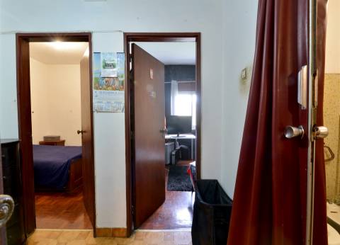 Apartamento T2 para remodelar em Porto Salvo, Oeiras