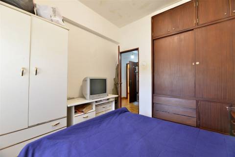 Apartamento T2 para remodelar em Porto Salvo, Oeiras