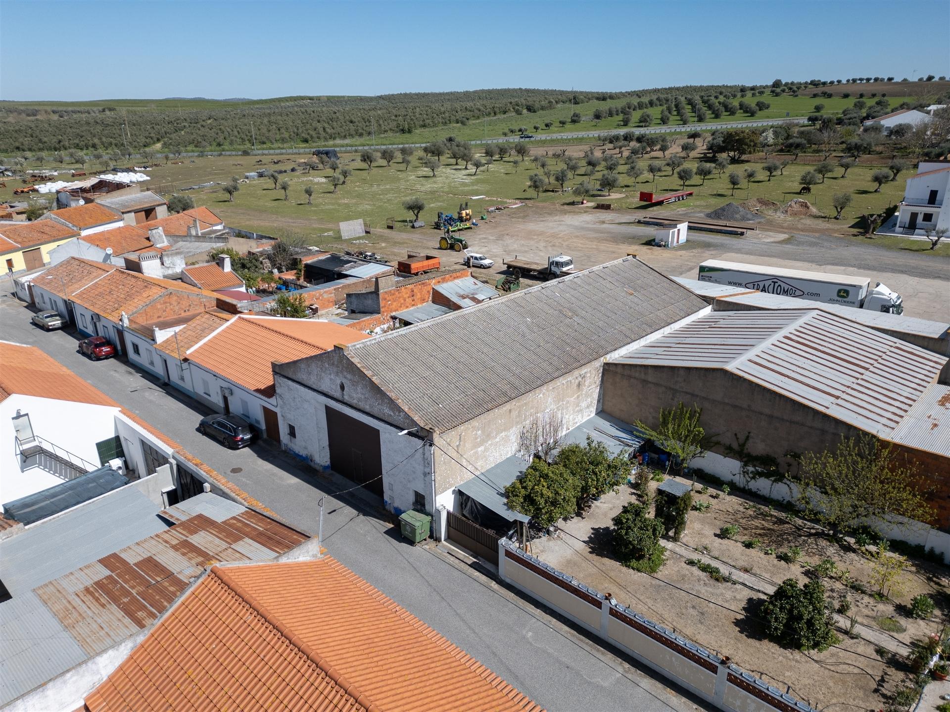 Armazém agrícola ou industrial em São Manços