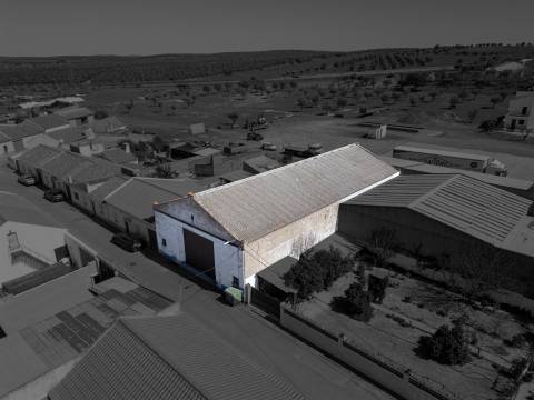 Armazém agrícola ou industrial em São Manços