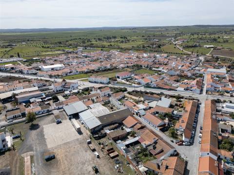 Armazém agrícola ou industrial em São Manços