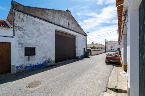 Armazém agrícola ou industrial em São Manços