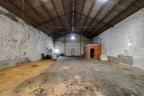 Armazém agrícola ou industrial em São Manços