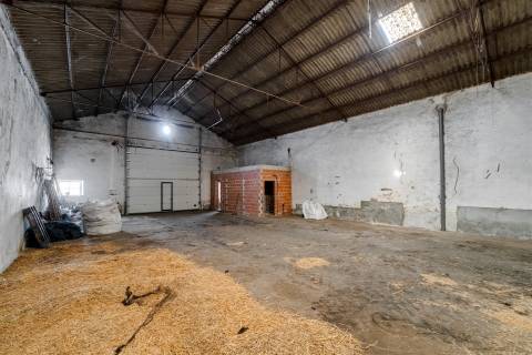 Armazém agrícola ou industrial em São Manços