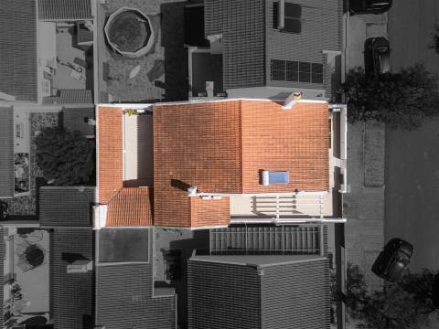 Moradia T3 Térrea com Quintal, Garagem e Anexo no Redondo – Áreas Amplas e Excelente Exposição Solar