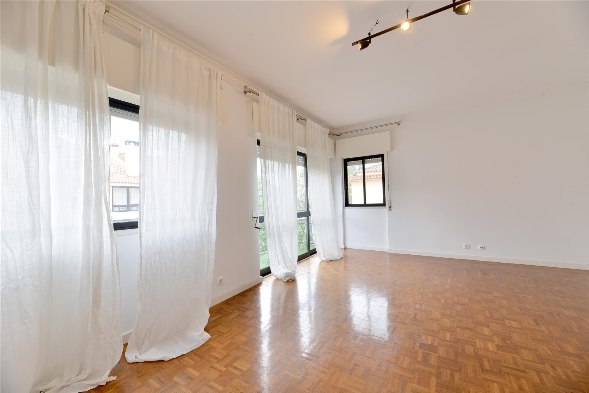 Apartamento T1 +1 para arrendar na Quinta Do Barão