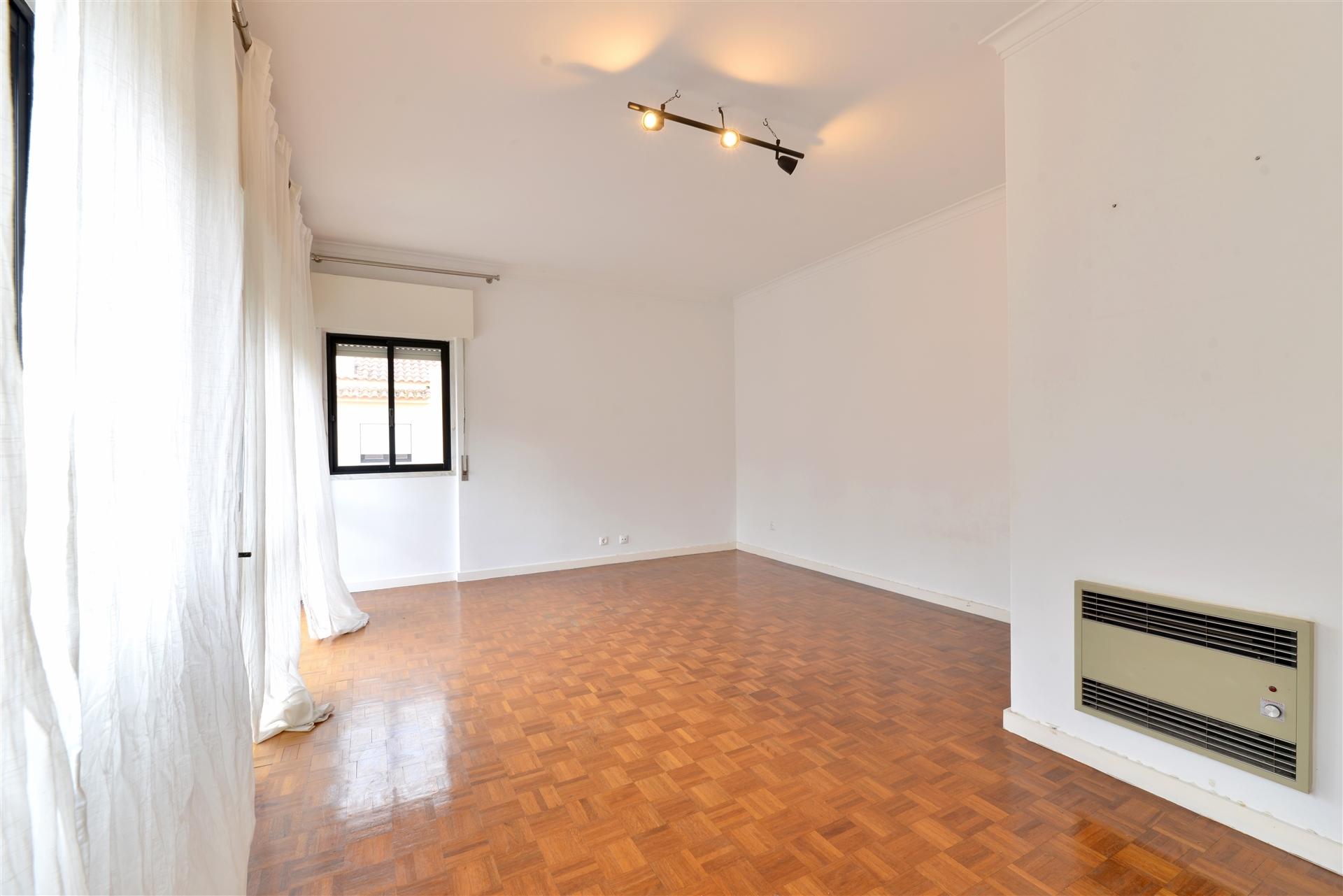 Apartamento T1 +1 para arrendar na Quinta Do Barão