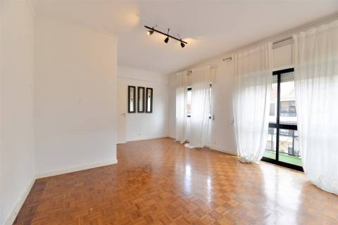 Apartamento T1 +1 para arrendar na Quinta Do Barão