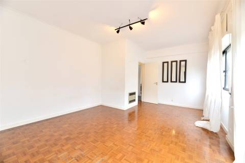 Apartamento T1 +1 para arrendar na Quinta Do Barão