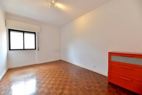 Apartamento T1 +1 para arrendar na Quinta Do Barão