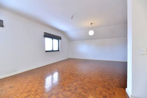 Apartamento T1 +1 para arrendar na Quinta Do Barão