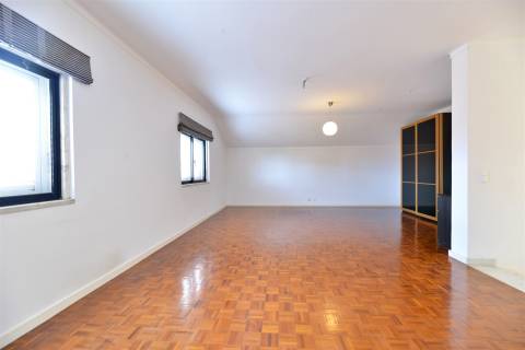 Apartamento T1 +1 para arrendar na Quinta Do Barão