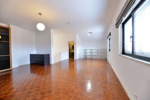 Apartamento T1 +1 para arrendar na Quinta Do Barão