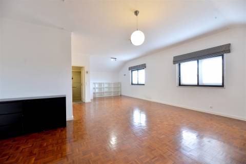 Apartamento T1 +1 para arrendar na Quinta Do Barão
