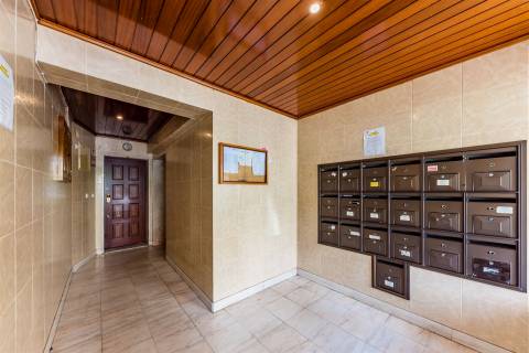Apartamento T2+1 (convertido em T3) em Rio de Mouro – Excelente Localização