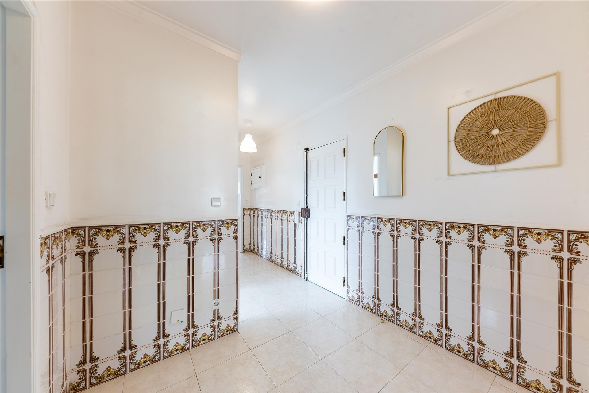 Apartamento T2+1 (convertido em T3) em Rio de Mouro – Excelente Localização