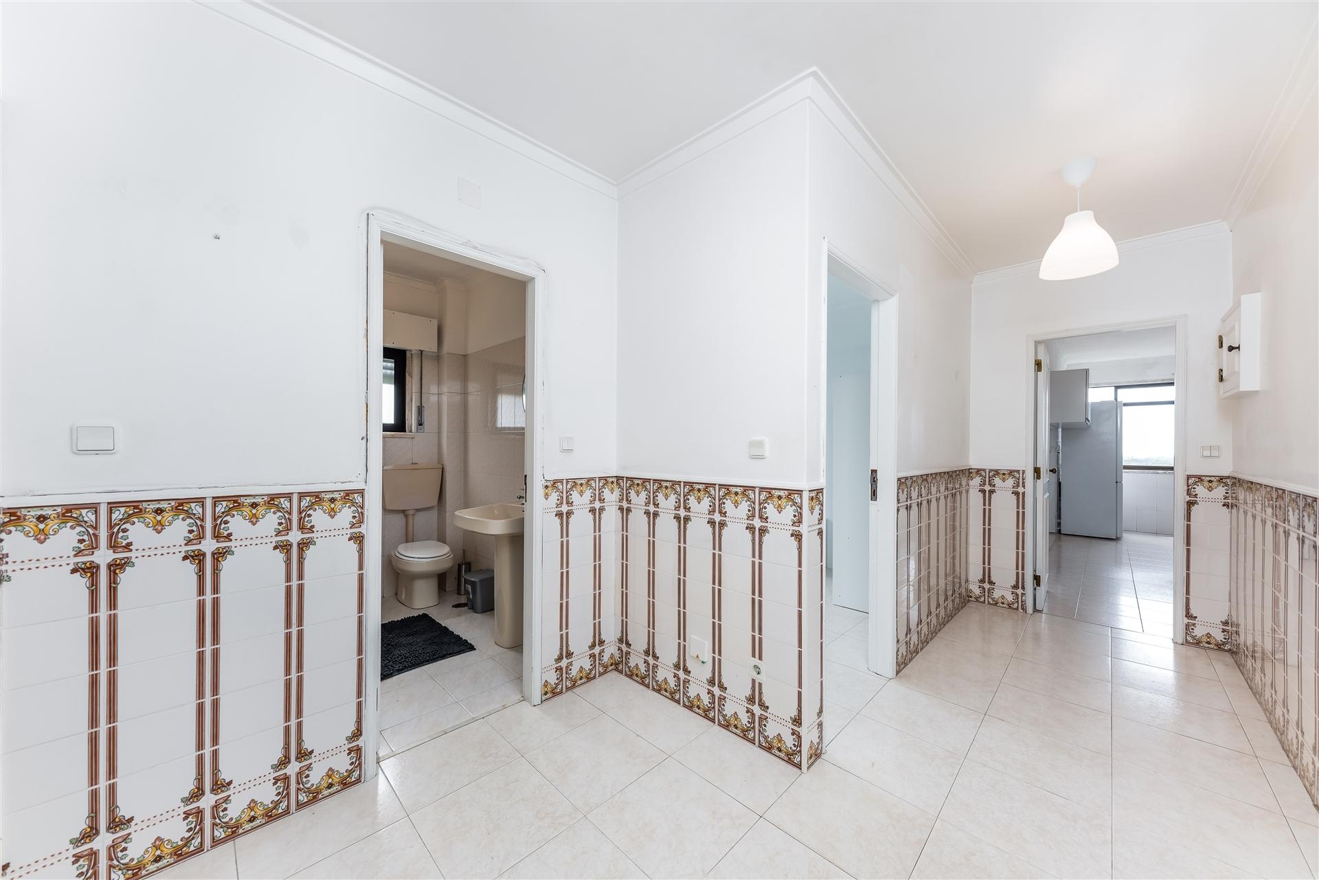 Apartamento T2+1 (convertido em T3) em Rio de Mouro – Excelente Localização