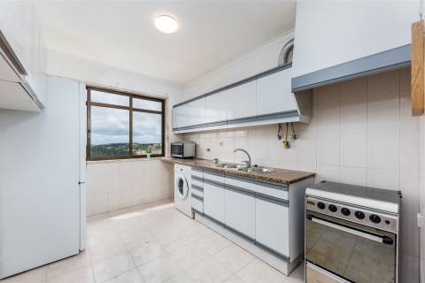 Apartamento T2+1 (convertido em T3) em Rio de Mouro – Excelente Localização