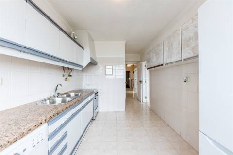 Apartamento T2+1 (convertido em T3) em Rio de Mouro – Excelente Localização