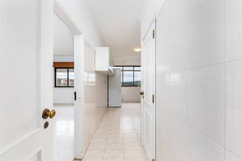 Apartamento T2+1 (convertido em T3) em Rio de Mouro – Excelente Localização