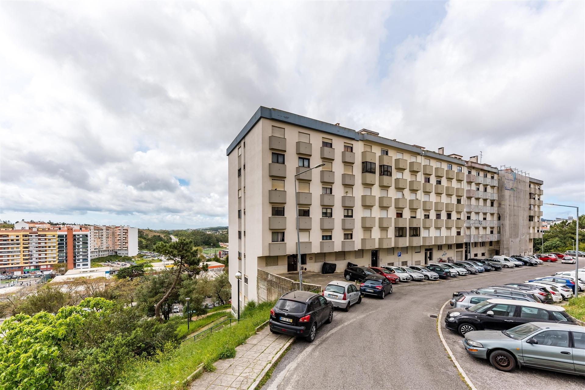 Apartamento T2+1 (convertido em T3) em Rio de Mouro – Excelente Localização