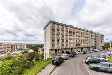Apartamento T2+1 (convertido em T3) em Rio de Mouro – Excelente Localização