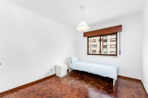 Apartamento T2+1 (convertido em T3) em Rio de Mouro – Excelente Localização