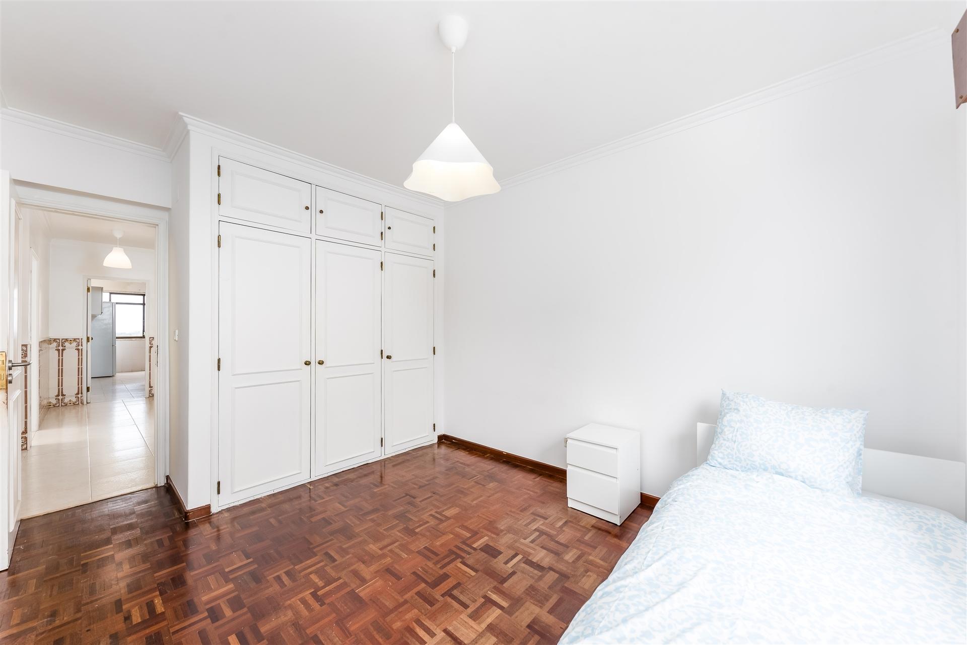 Apartamento T2+1 (convertido em T3) em Rio de Mouro – Excelente Localização