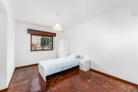 Apartamento T2+1 (convertido em T3) em Rio de Mouro – Excelente Localização