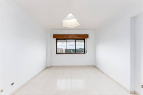 Apartamento T2+1 (convertido em T3) em Rio de Mouro – Excelente Localização