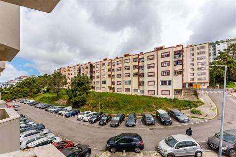 Apartamento T2+1 (convertido em T3) em Rio de Mouro – Excelente Localização