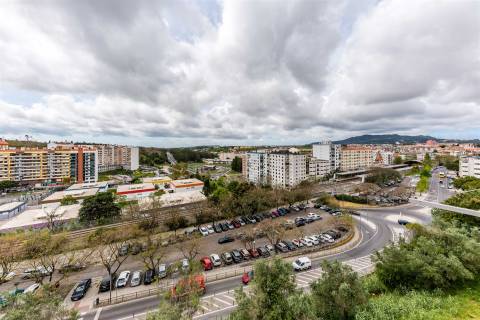 Apartamento T2+1 (convertido em T3) em Rio de Mouro – Excelente Localização