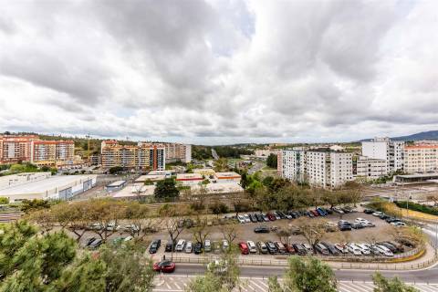 Apartamento T2+1 (convertido em T3) em Rio de Mouro – Excelente Localização