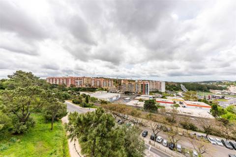 Apartamento T2+1 (convertido em T3) em Rio de Mouro – Excelente Localização