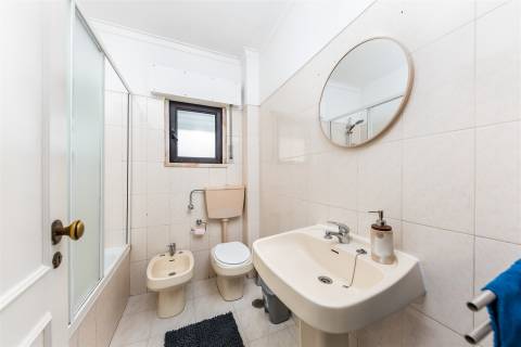 Apartamento T2+1 (convertido em T3) em Rio de Mouro – Excelente Localização