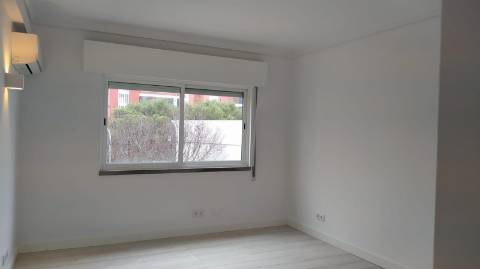 Apartamento T2  para Arrendar no Monte Estoril