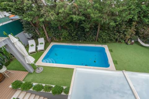 Moradia T4 isolada com piscina aquecida em Alcabideche