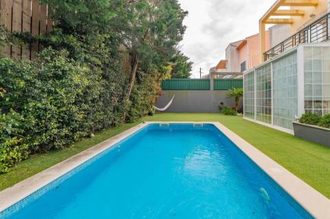 Moradia T4 isolada com piscina aquecida em Alcabideche